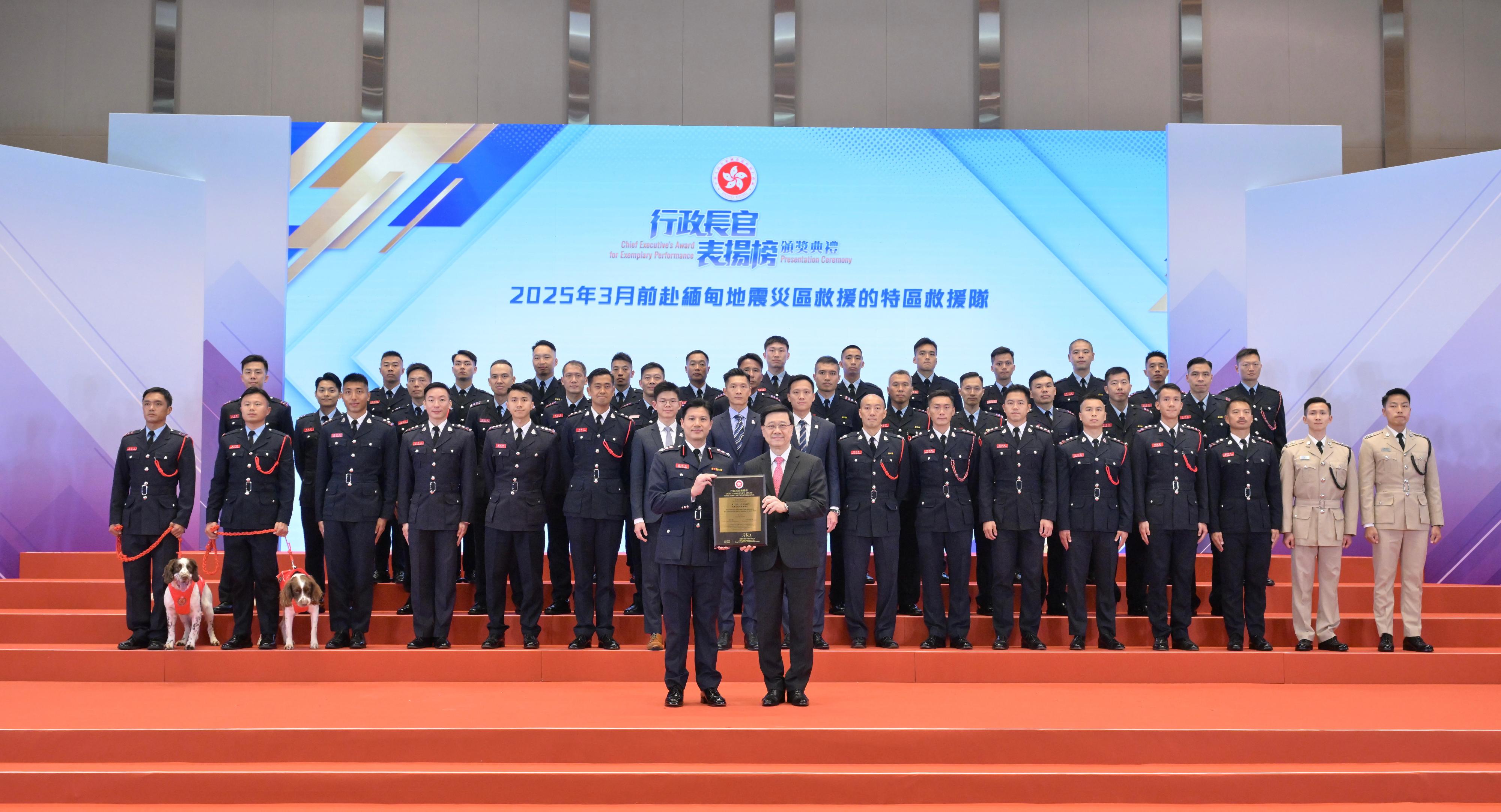 赴緬甸地震災區救援的特區救援隊